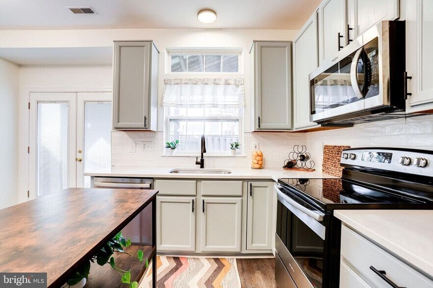 Building Photo - 15656 Three Otters Pl