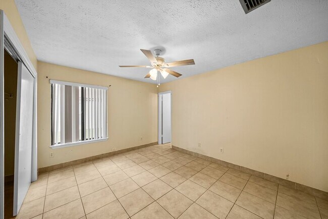 Building Photo - 7750 Betty Louise Dr