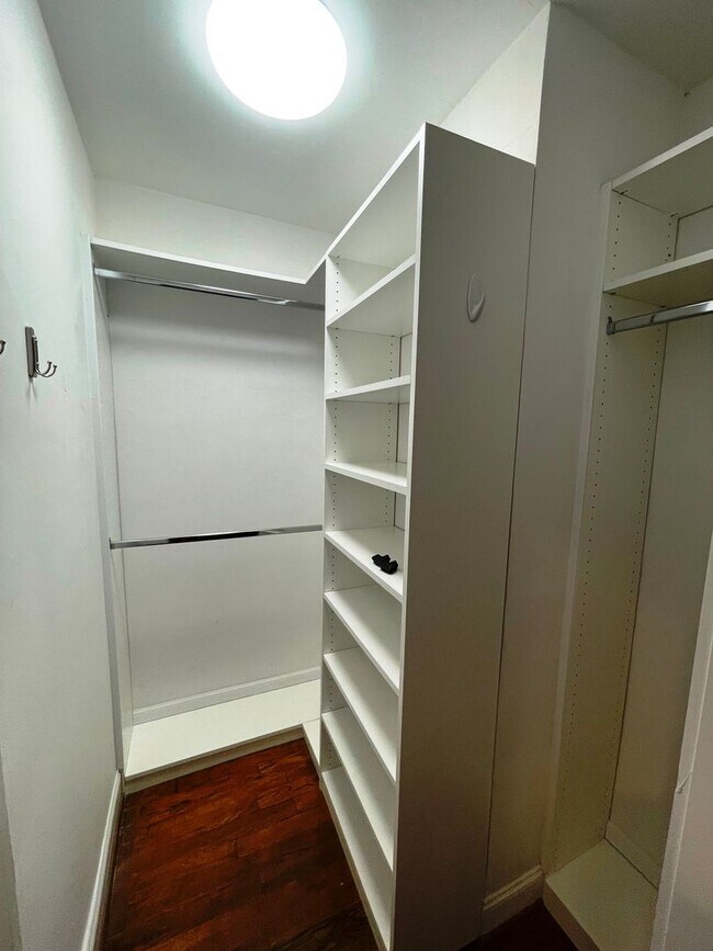 Building Photo - Updated 3 BR/ 2 BA home on Roseland Drive ...