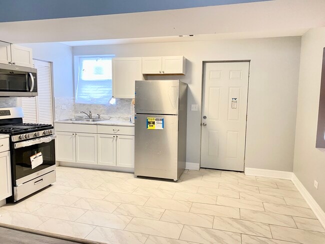 Building Photo - 126 Sibley Blvd