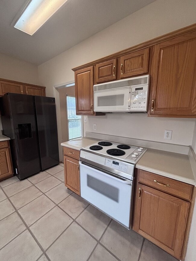 Building Photo - 2 Bed 2 Bath House for rent in time for the school year.