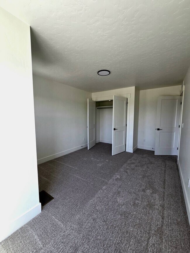 Building Photo - 4601 Highgarden Wy