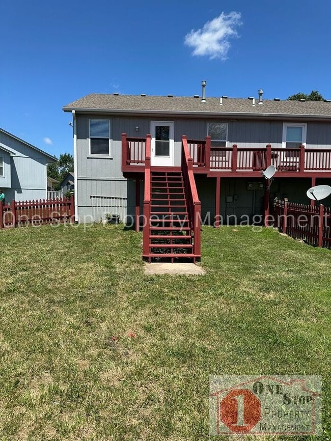 Building Photo - Spacious 3 Bed, 3 Bath Home in Raymore wit...