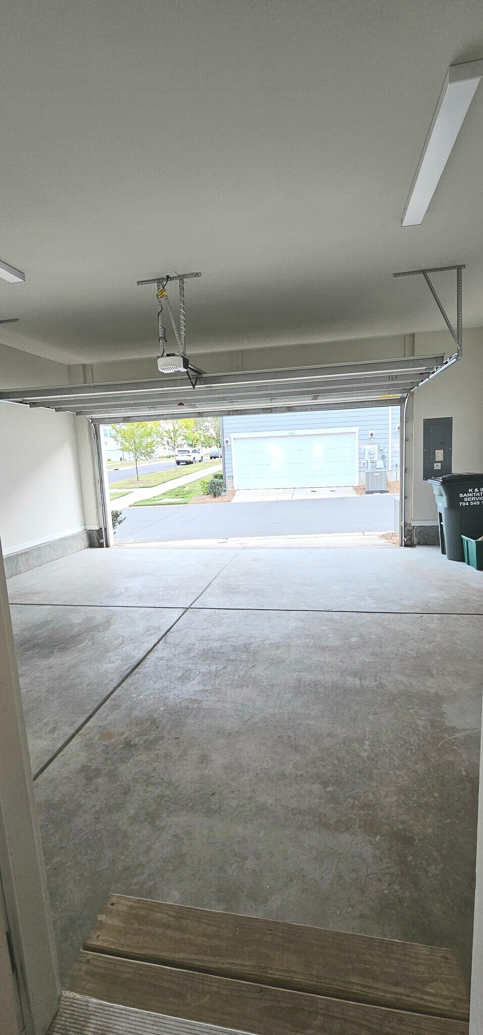 Garage - 904 Kinsey Aly