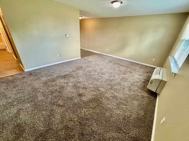 Building Photo - Cozy one bedroom available just in time fo...