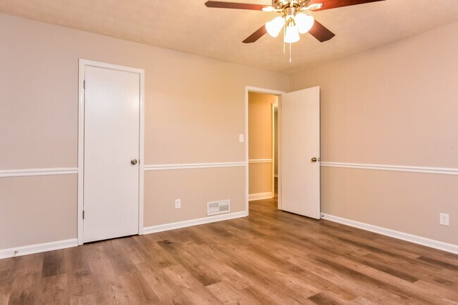 Building Photo - 1569 Cherry Hill Ln SW