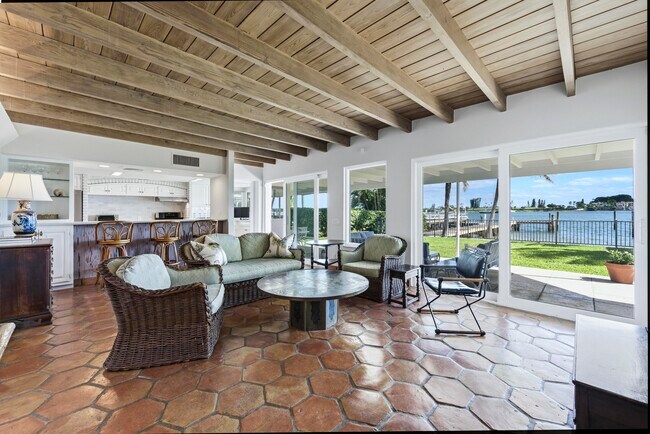 Building Photo - 3208 N Flagler Dr