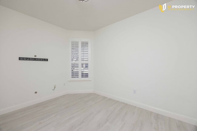 Building Photo - What's special