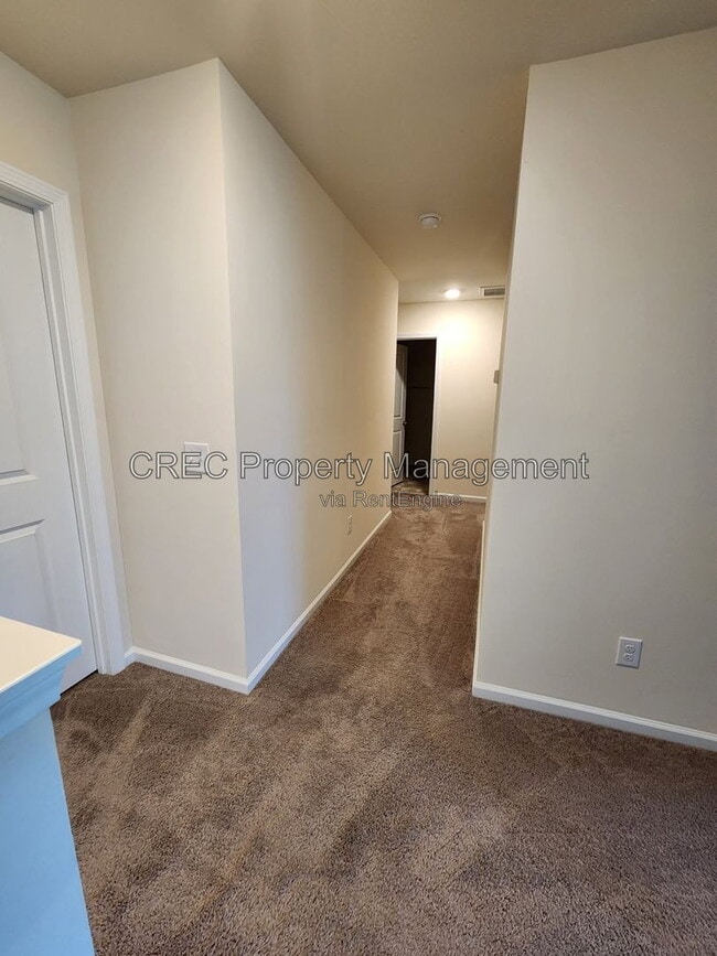 Building Photo - 260 Hyrne Dr