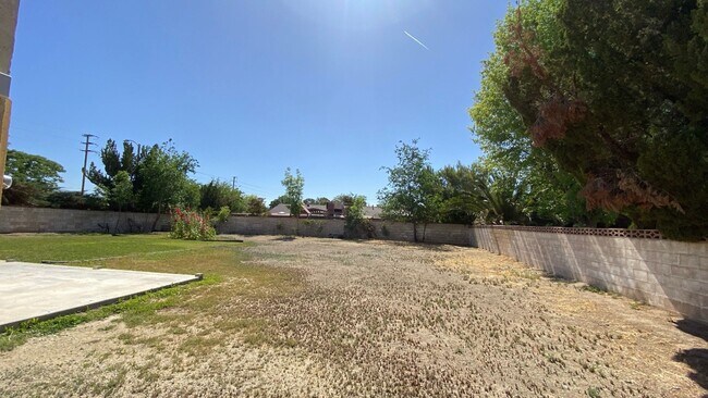Building Photo - Very Spacious West Lancaster Home