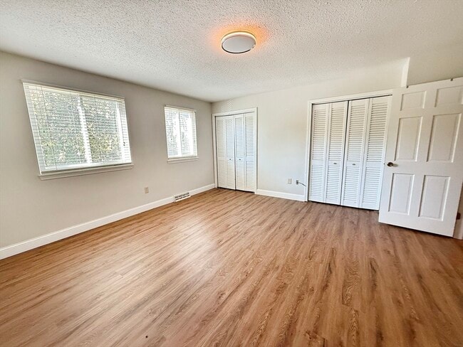 Building Photo - 28 Apple Tree Hill Rd