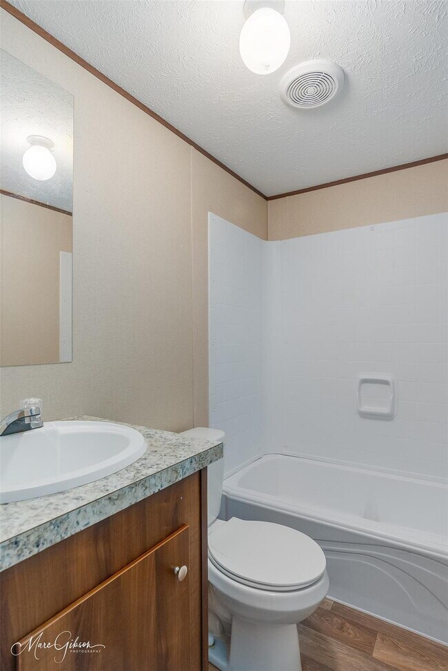 Building Photo - "Charming 3-Bedroom Home with 2 Full Baths in Prime Bossier City Location!"