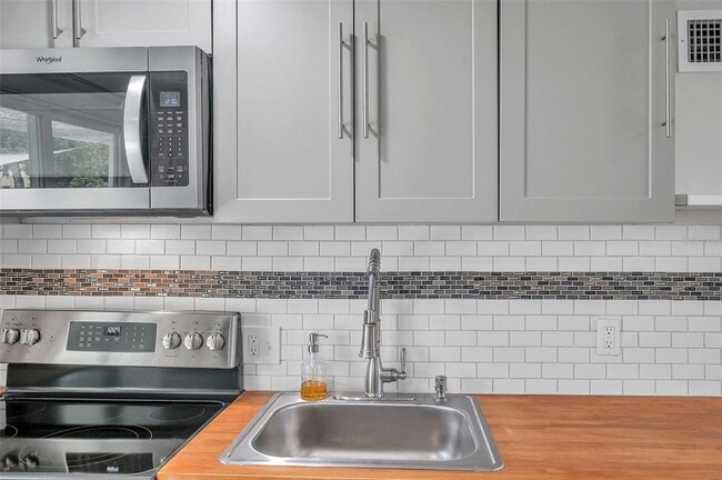 Building Photo - 1703 Newark St S