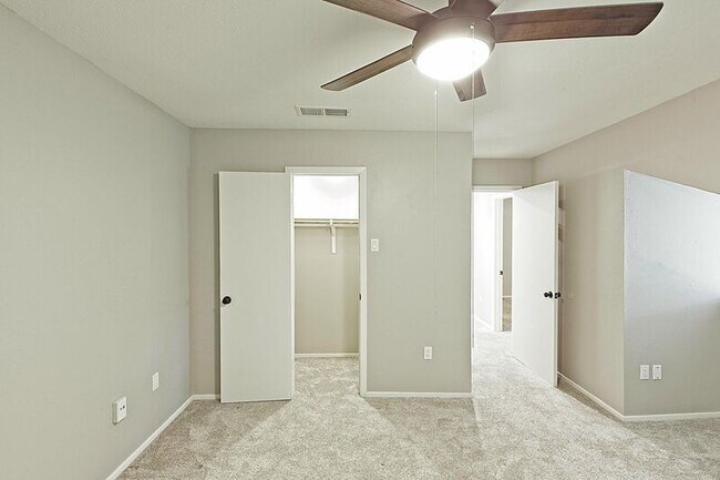 Building Photo - 889 Dublin Dr