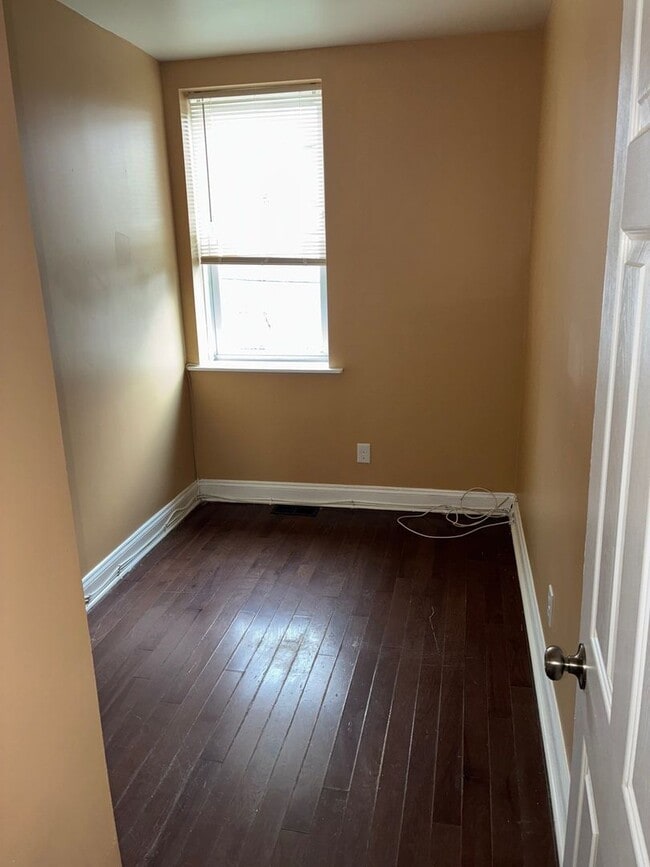 Building Photo - 2710 W Franklin St