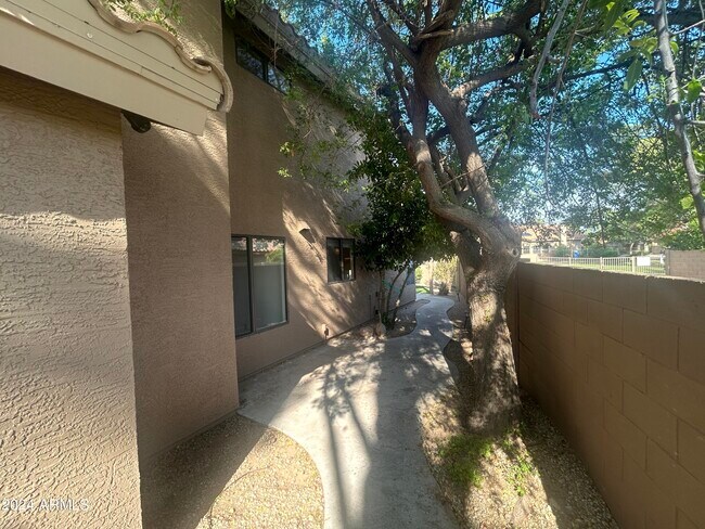 Building Photo - 15845 N 50th St