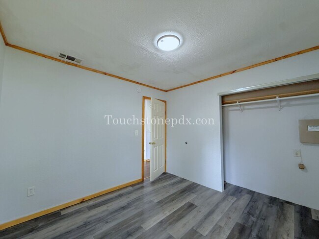 Building Photo - 5660 SE 125th Ave