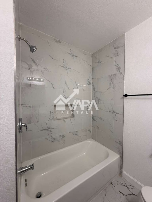 Building Photo - 411 Yolanda Dr