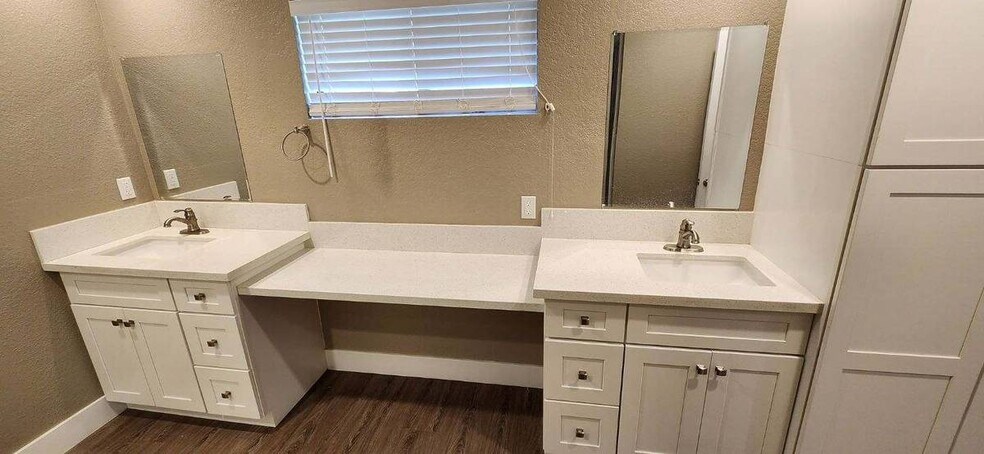 Primary Suite - Bath - 1324 La Honda Dr