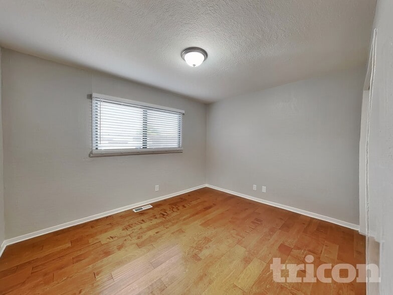 Building Photo - 900 Arizona St SE