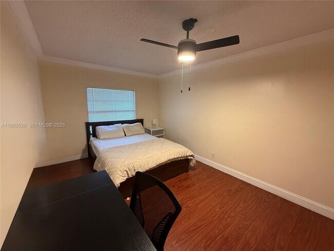 Building Photo - 27 Laredo Pl