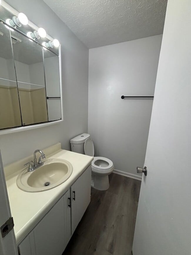 Building Photo - 1204 Clear Ridge Ln