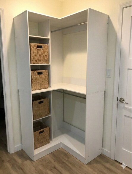 Building Photo - 1431 Columbia Ave