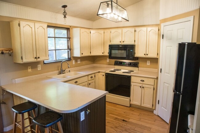Building Photo - $200 Off Monthly til November!! Spacious 4...