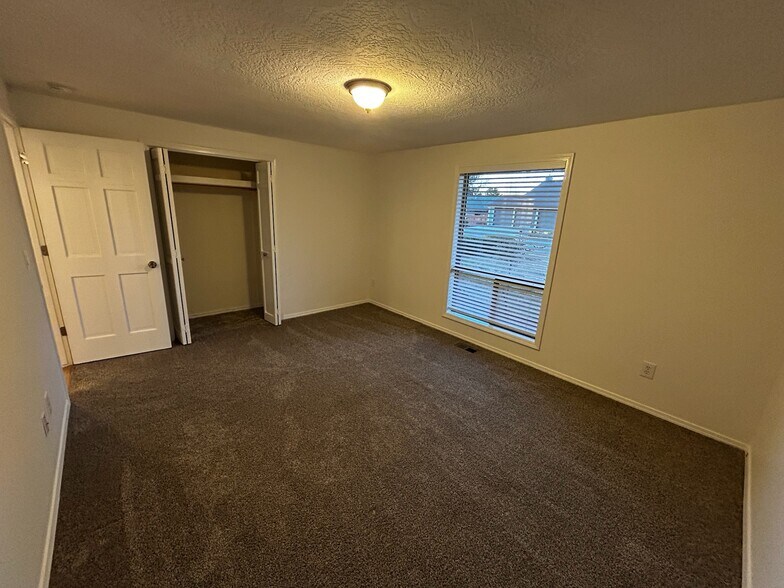 Building Photo - 454 N Pebble Beach Way