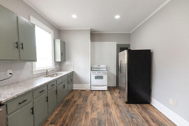 Building Photo - 501 Steele St