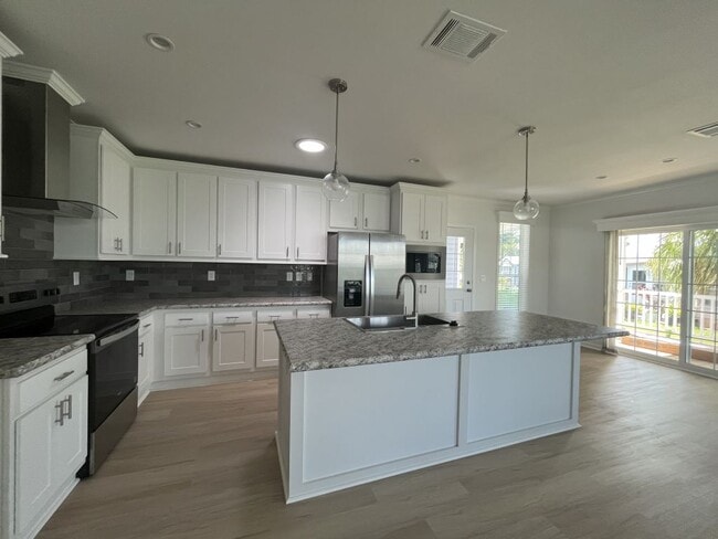 Building Photo - 250 Bimini Cay Cir