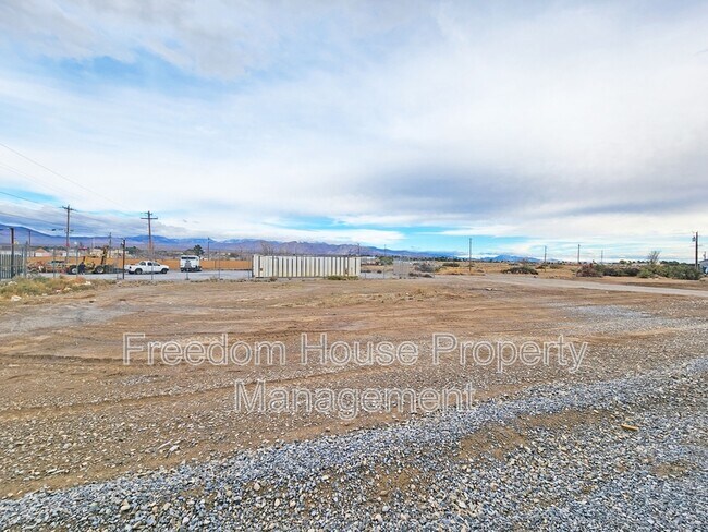 Building Photo - 1340 Arrowhead St