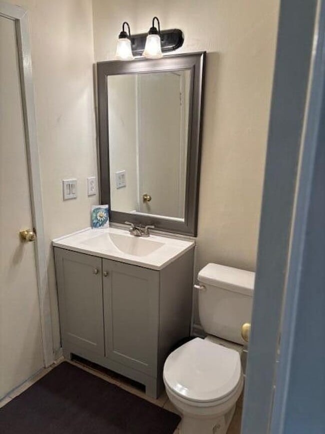 Building Photo - Gated Community- 2BA/1BA Condo