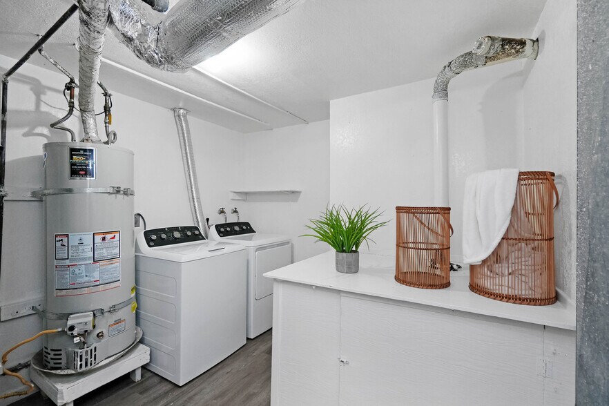 Building Photo - 584 Hillside Blvd