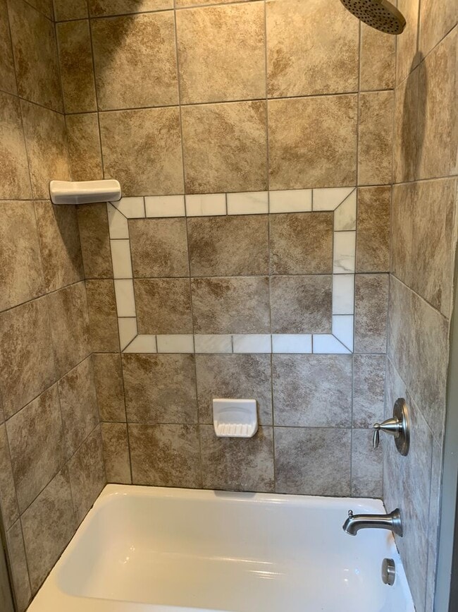 Building Photo - 544 N Sheridan Ave