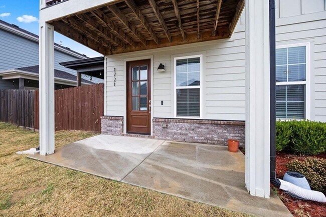 Building Photo - 1721 W Whitney Ln