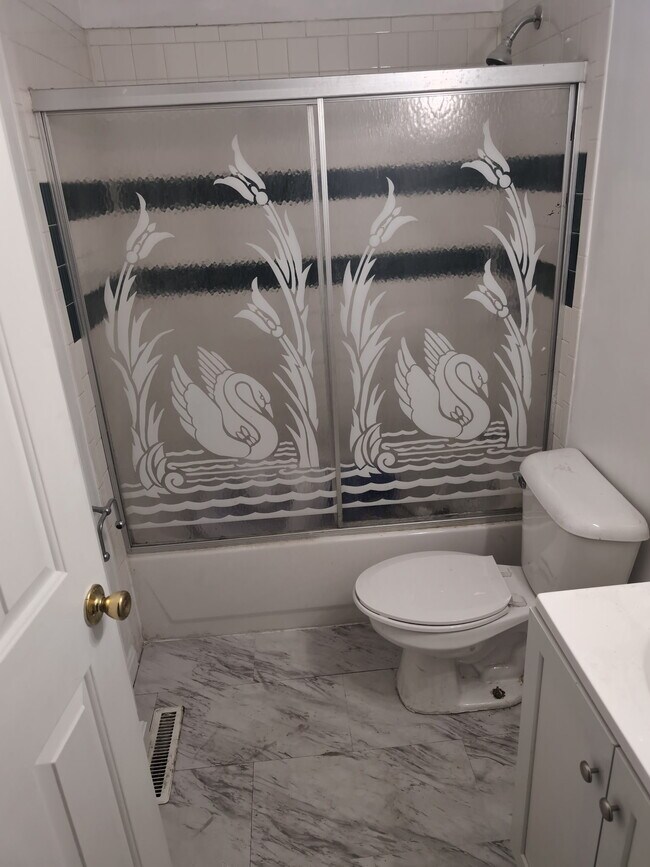 Building Photo - 4618 Sullivan Ave