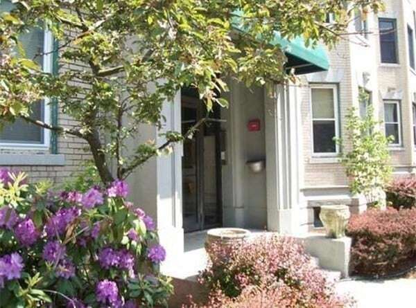 Primary Photo - 84 Gordon St