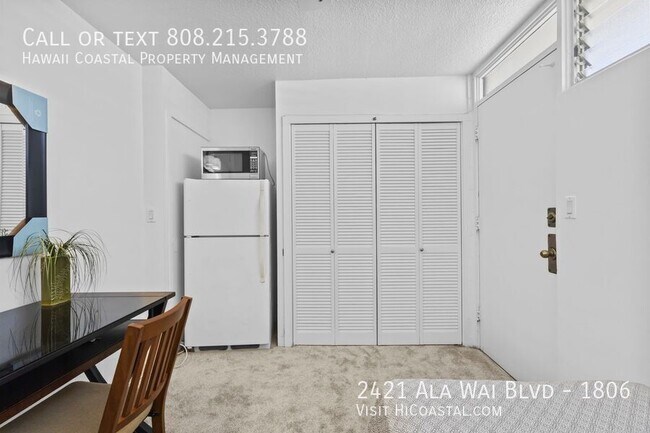 Building Photo - 2421 Ala Wai Blvd