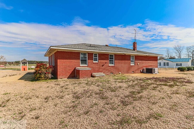 Building Photo - PRINCETON Brick Ranch w/ 3 BR | 1.5 BA  *Lawn Care Included*