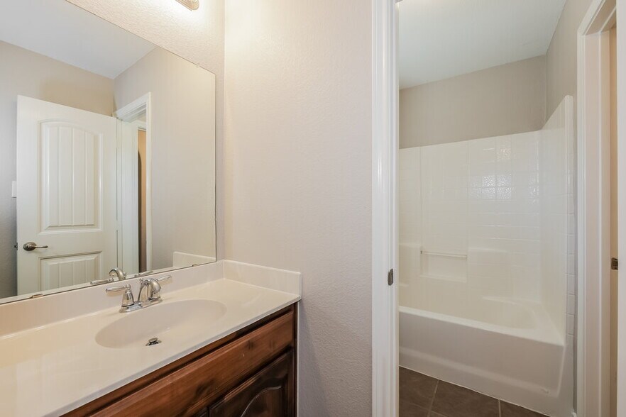 Building Photo - 5021 Britton Ridge Ln