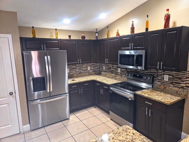 Building Photo - Price Improved!!!!-Large Family Home-Great...