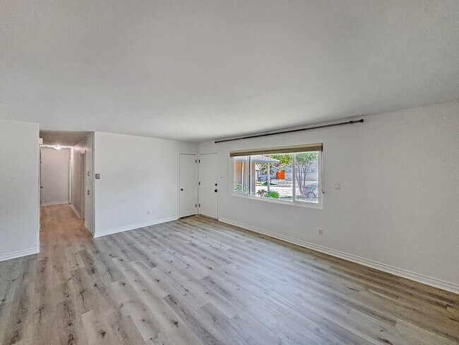 Building Photo - Beautiful 5BD/3BA House Near SDSU W/ W/D, ...
