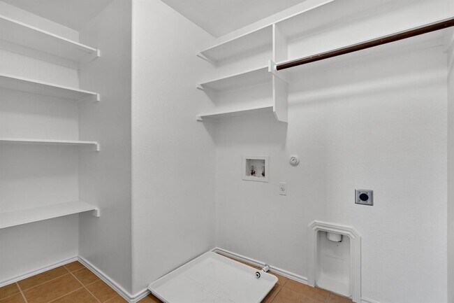 Building Photo - 2627 Garlic Creek Dr