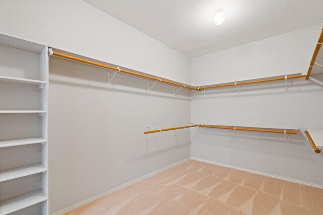 Building Photo - 307 Echo Valley Dr