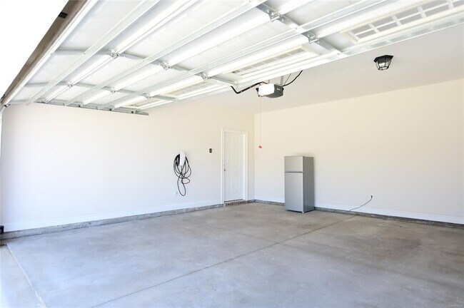 Building Photo - 1270 Charleston Dr