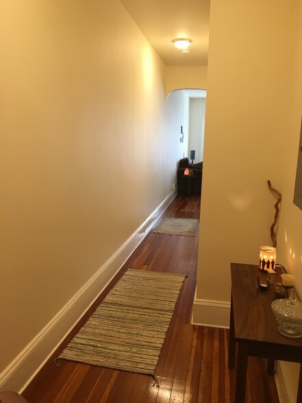 Building Photo - 1471 Beacon St