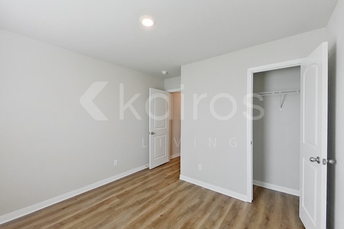 Building Photo - 713 St James Pl