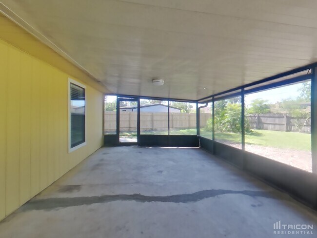 Building Photo - 4739 Harpers Ferry Ln