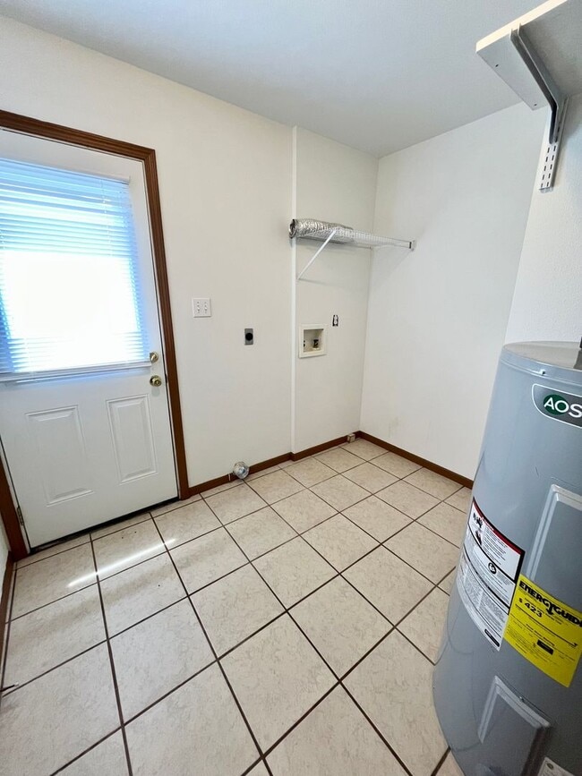 Building Photo - All Inclusive Duplex | 3 Bed | 2 Bath